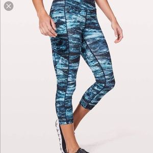 NWT Lululemon Speed Up Crop